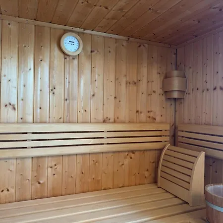 Moderne Mit Sauna & Terrasse
