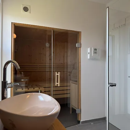 Moderne Mit Sauna & Terrasse *