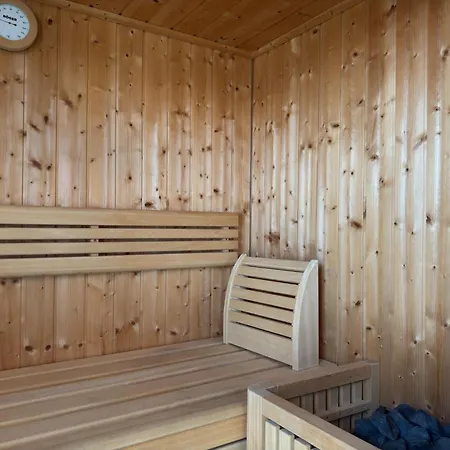 Moderne Mit Sauna & Terrasse