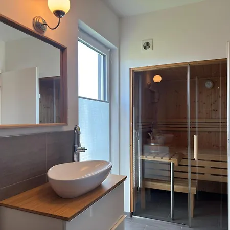 Moderne Mit Sauna & Terrasse * Burhave